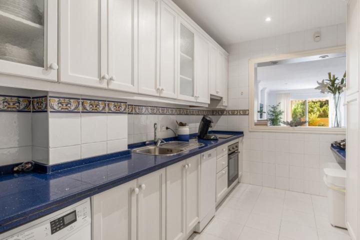3bedr Ap - 1min Walk To The - Park Elviria - *
