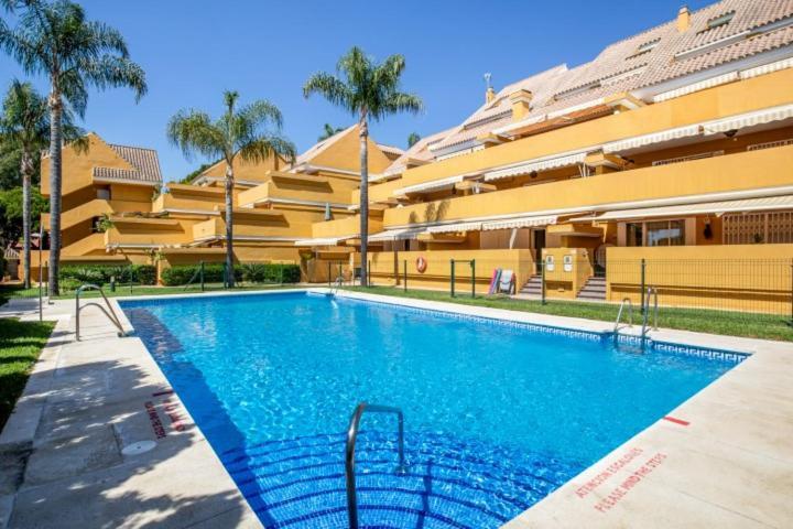 3bedr Ap - 1min Walk To The - Park Elviria - *